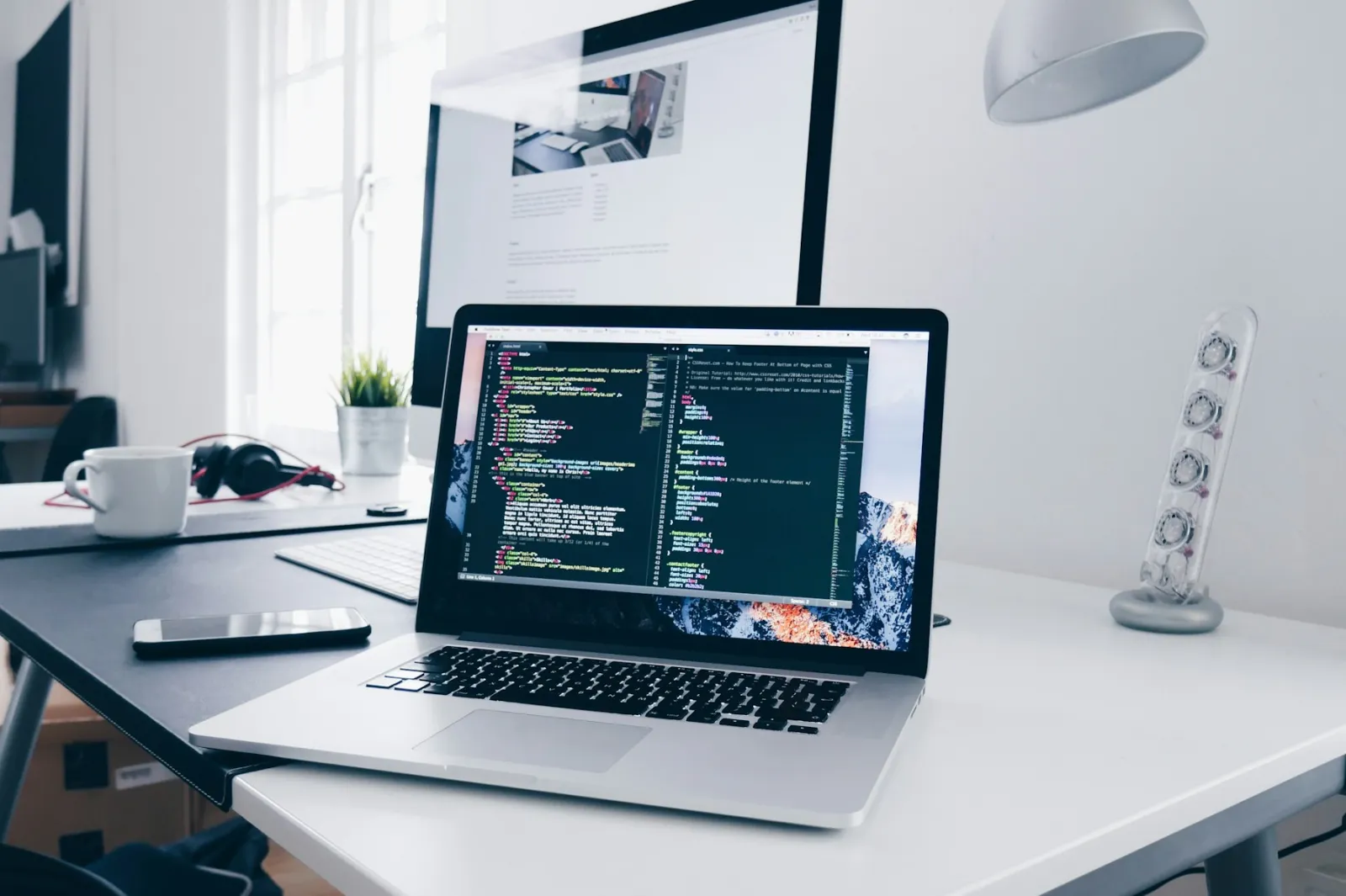 Webサイトの画面とコーディングを確認できる制作環境